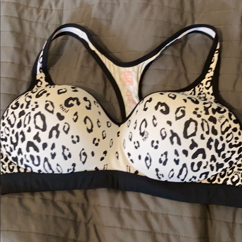 Slightly used v.s sports bra it’s padded.